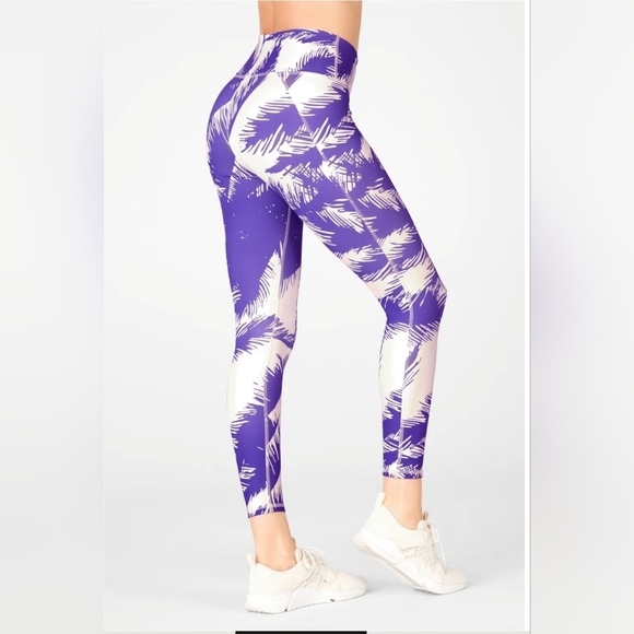 Fabletics Oasis PureLuxe High-Waisted 7/8 Legging - Picture 1 of 8